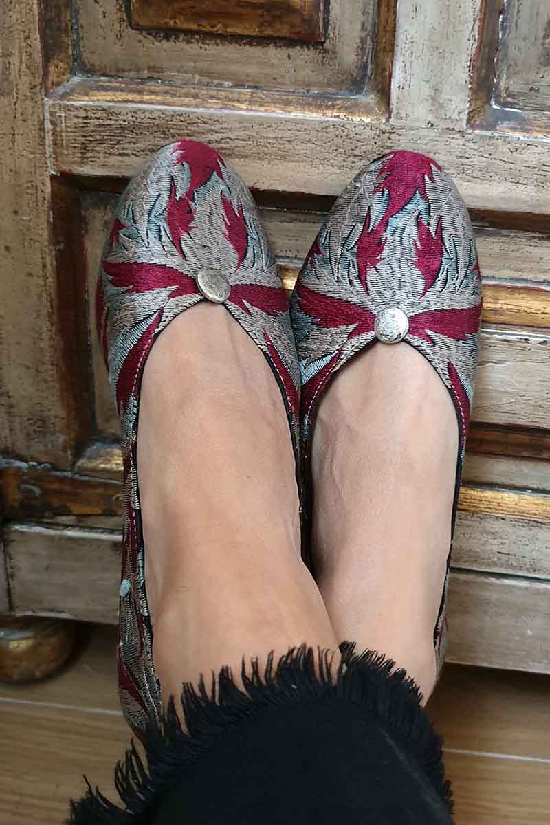 Bosque-rojo-zapato-bailarina-dalmatan-bordado