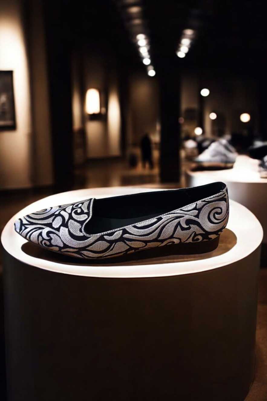 Zapatos_bordados_slipper_plata_dalmatan_bailarinas