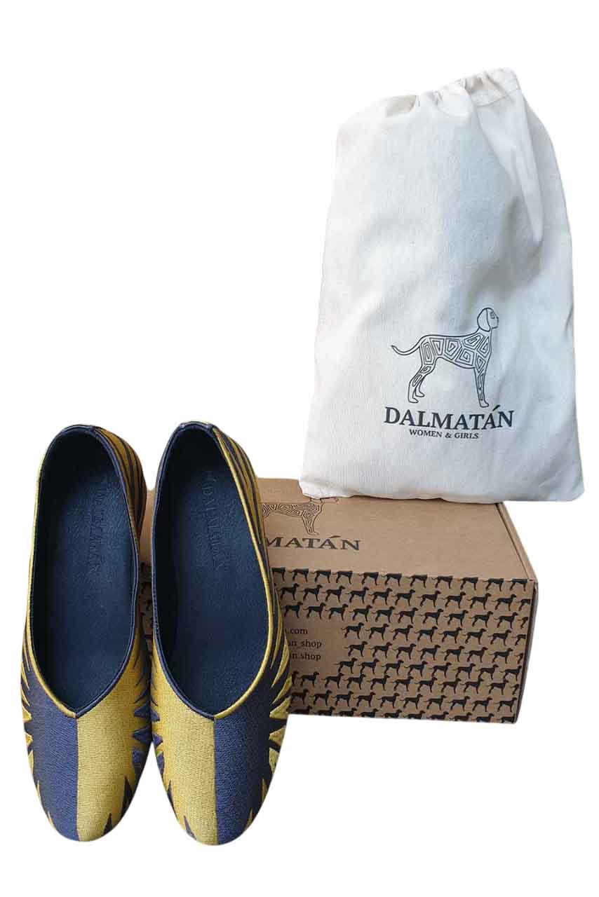 zapatos-bordados-mujer-gris-comodos-dalmatan-exclusivos-gris