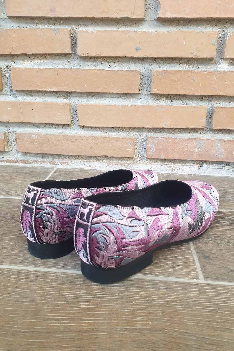 bailarinas-bordadas-mujer-bosque-rosa-dalmatanes-zapatos dalmatán