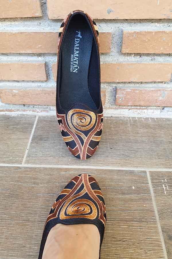 bailarinas-dalmatanes-mujer-planos-comodos-elegantes-slipper-negro-zapatos dalmatán