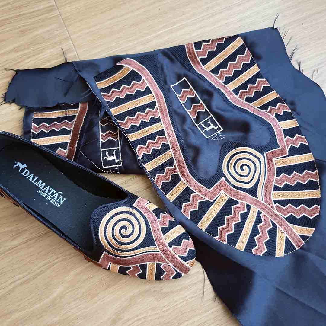 Zapato dalmatán-bordado-mujer-plano-comodo-tela-dalmatanes