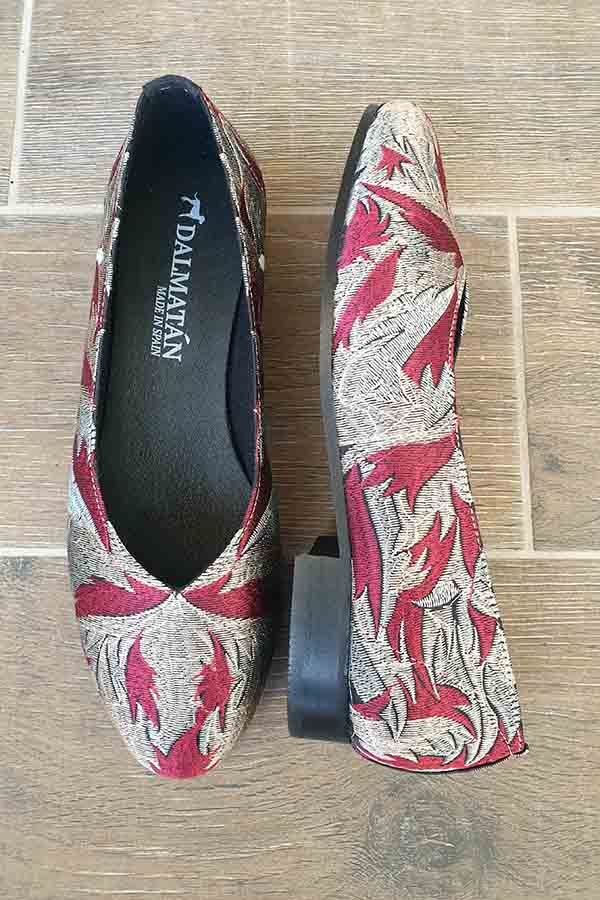 dalmatanes-mujer-bailarina-bosque-bordado-zapato-zapatos-planos-zapatos dalmatán
