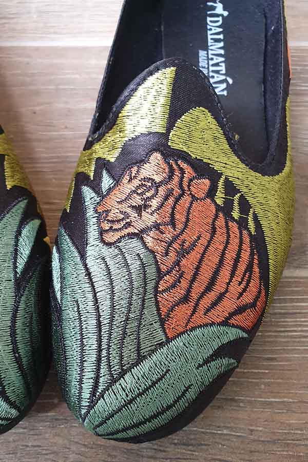 slippers-bordados-zapatos-mujer-planos-detalle-tigre-zapatos dalmatán