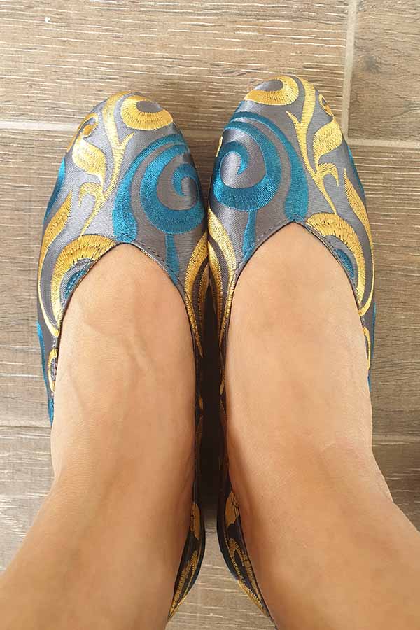 zapato-bordado-dalmatan-olas-zapatos dalmatán