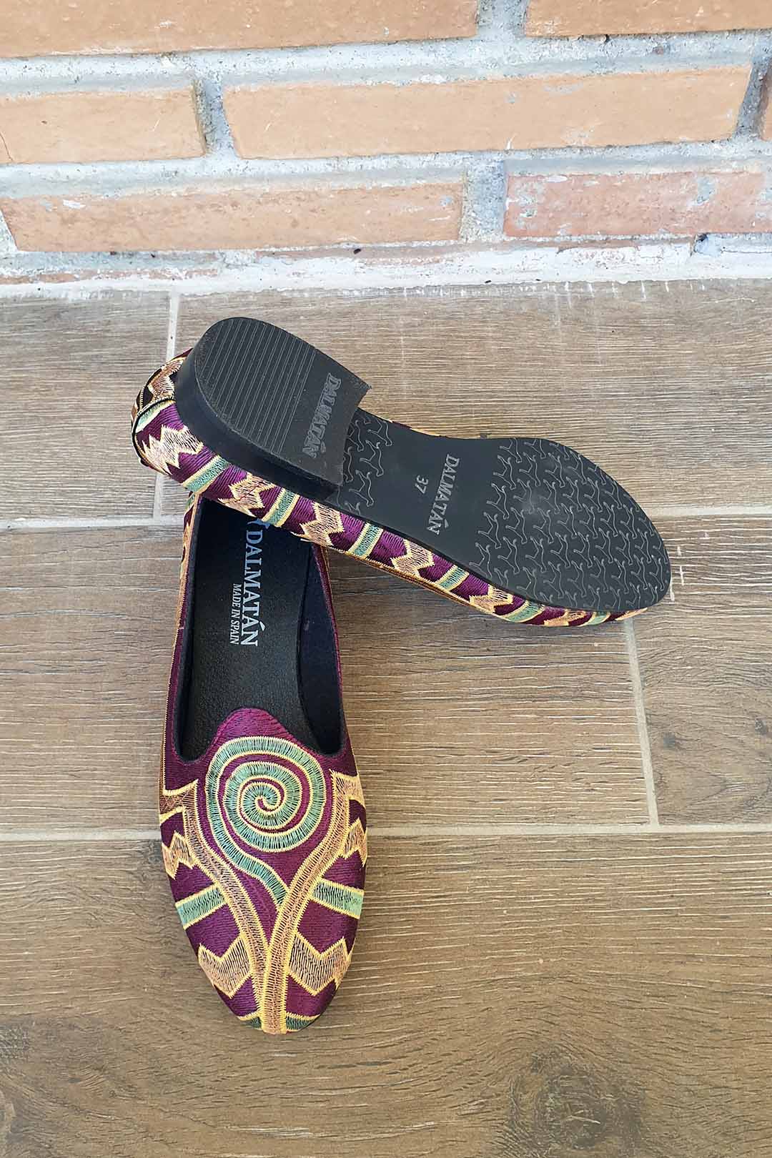 zapato-plano-mujer-slipper-bailarina-bordado-manoletina-zapatos dalmatán