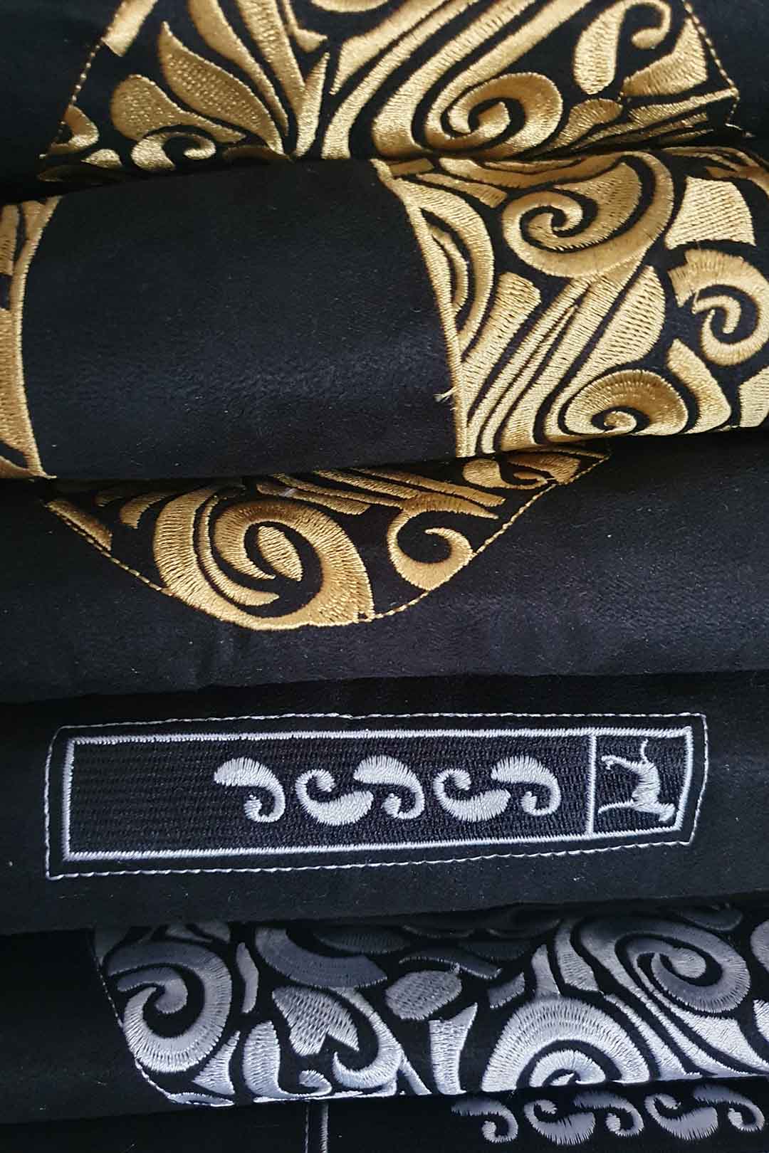 zapato_bordado_dalmatan_mujer_slipper_punta_plano_oro