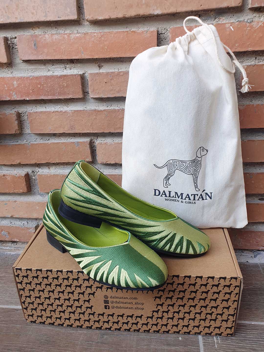 zapatos dalmatán packaging regalo bolsa tela bordados cómodos