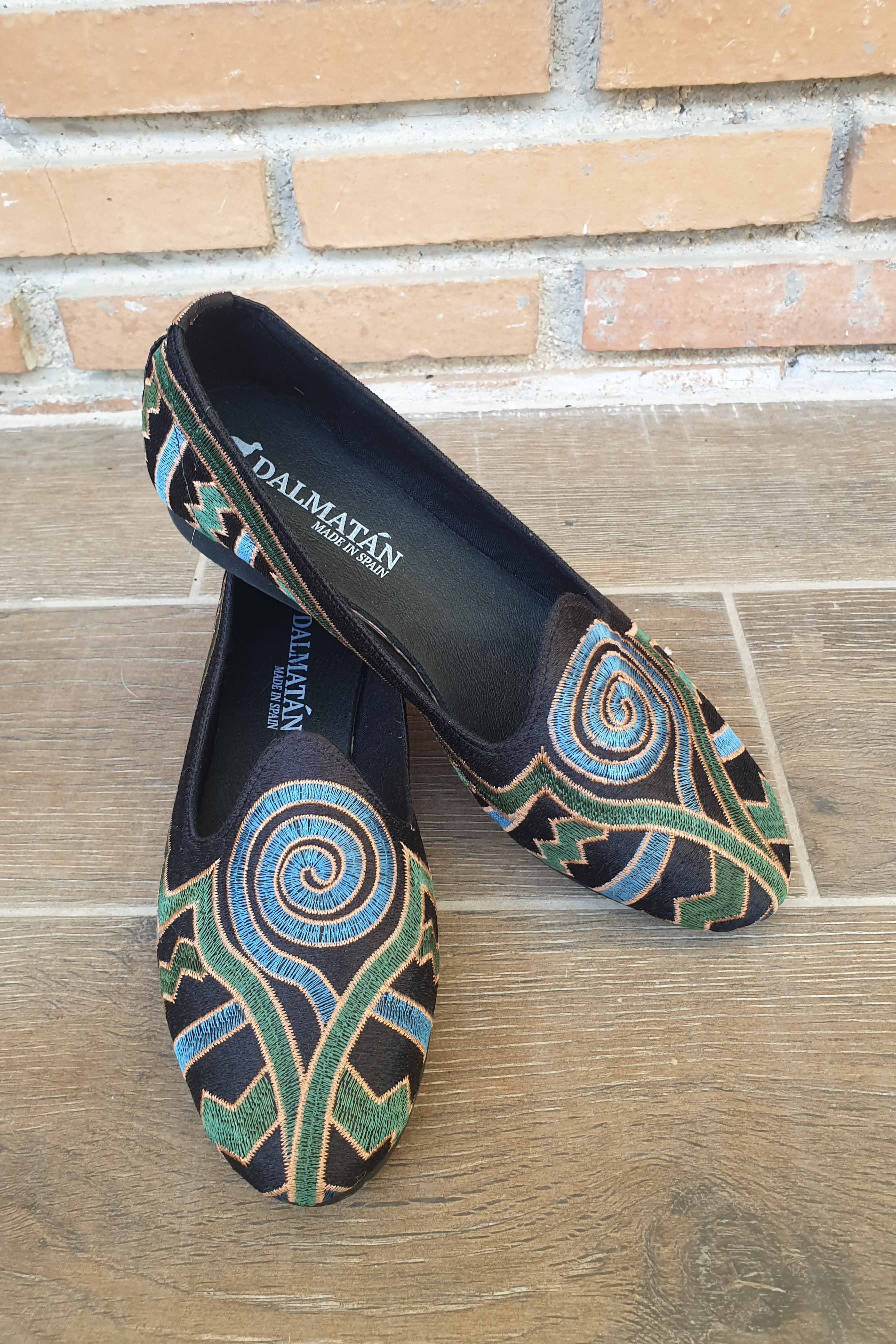 zapatos-manoletinas-bailarinas-planos-mujer-comodos-dalmatan-bordados-azul-zapatos dalmatán