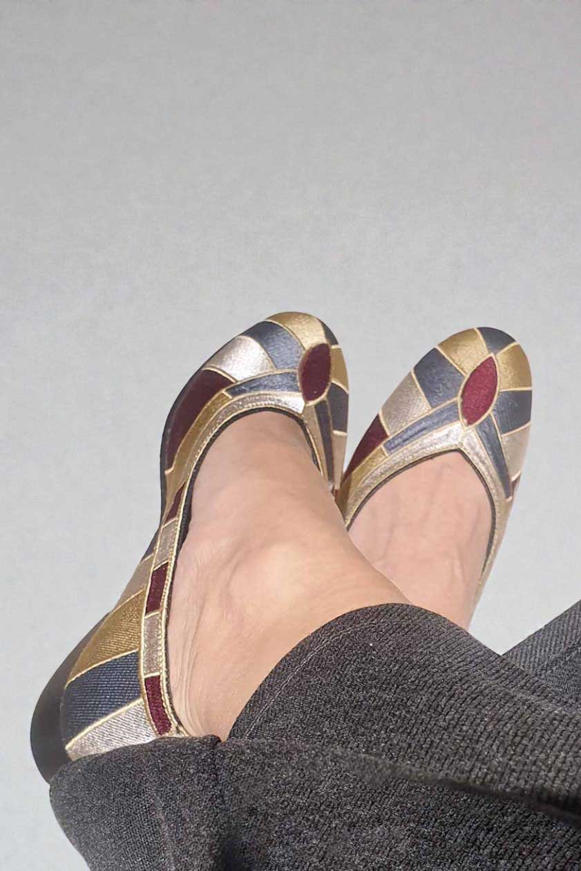 zapatos_bordados_petra_dalmatan_granate_bailarina