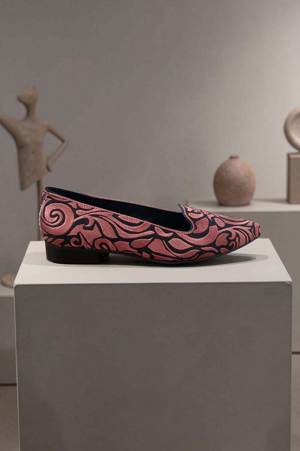 zapatos_dalmatan_bordados_rosa_madeinSpain_originales_diferentes_5d2638ac