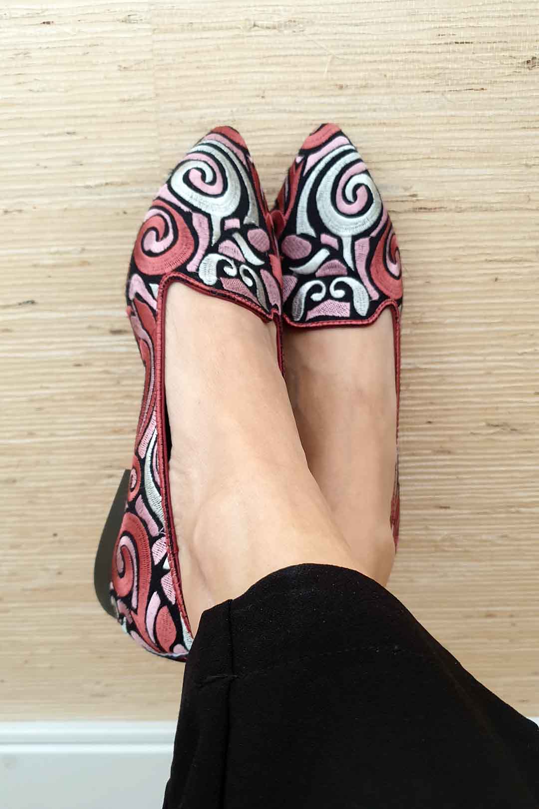 zapatos_dalmatan_milan_rosas_bordados_mujer_diseno