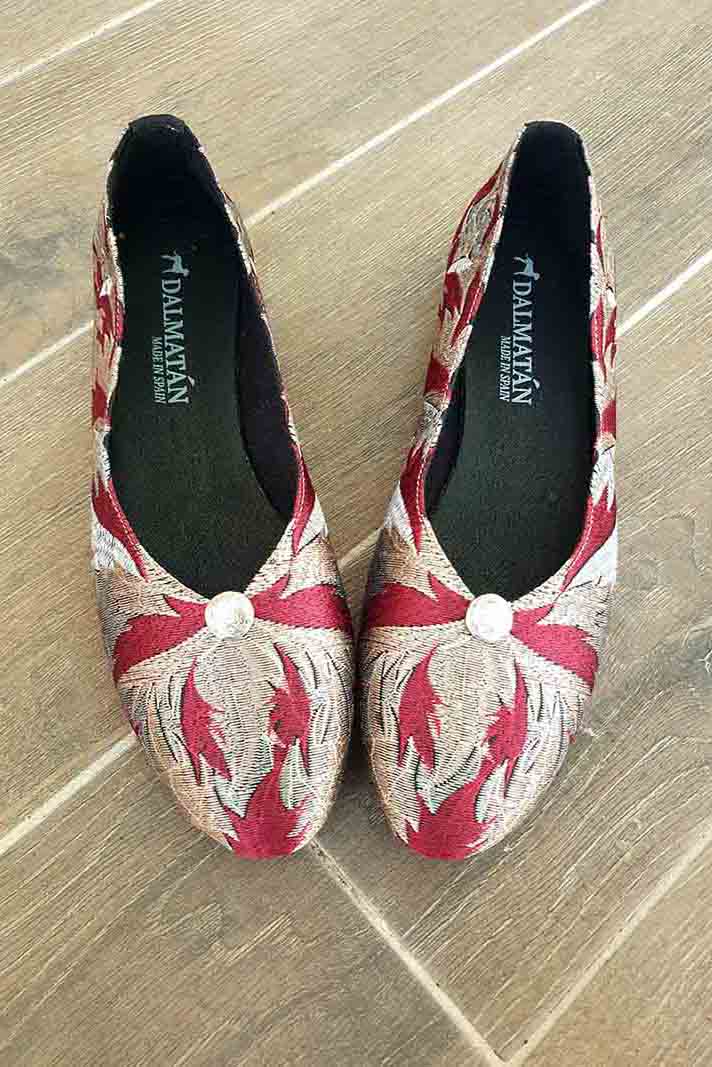 Bosque-rojo-zapato-bailarina-dalmatan-bordado-adorno