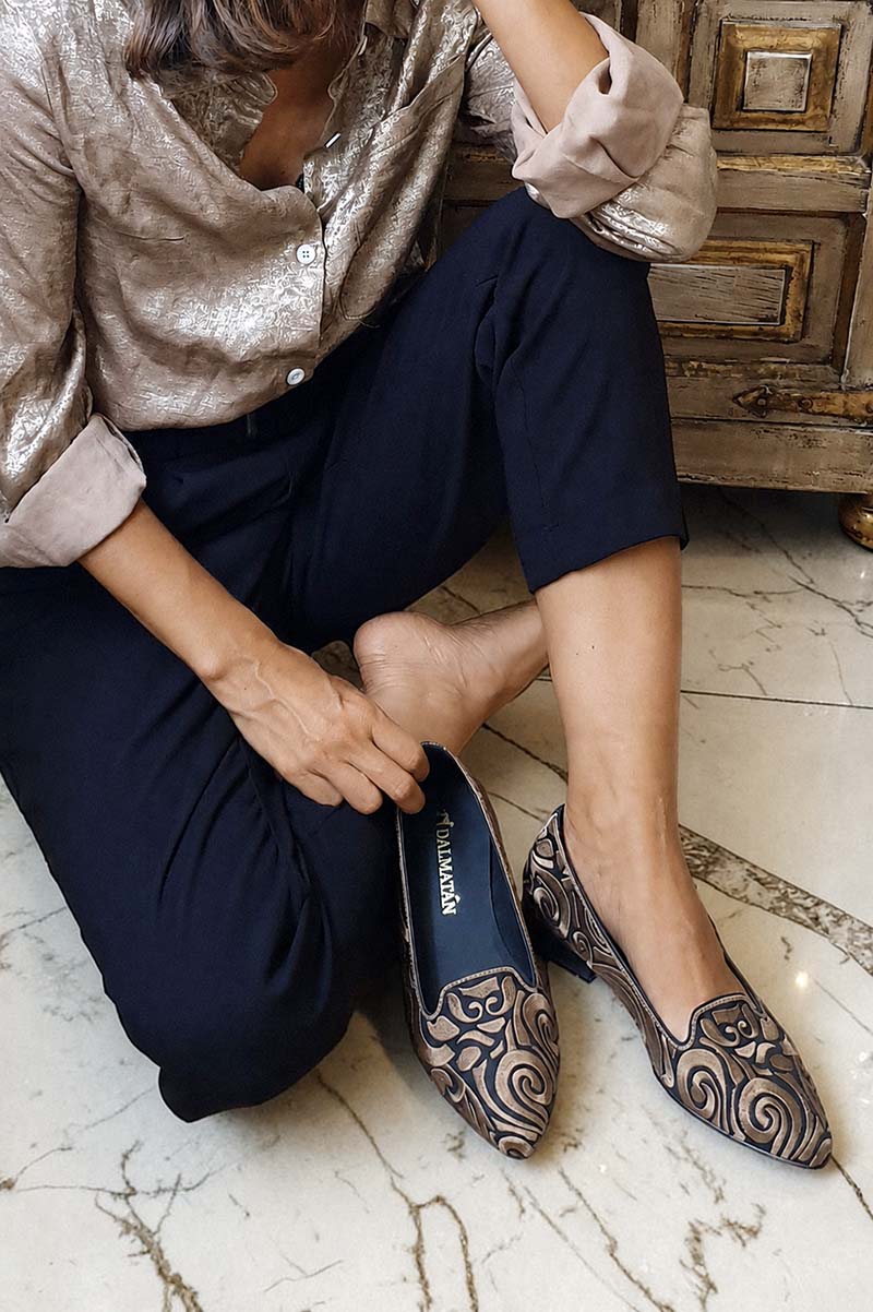 dalmatan_zapatos_bordados_bronce_elegantes_originales_comodos