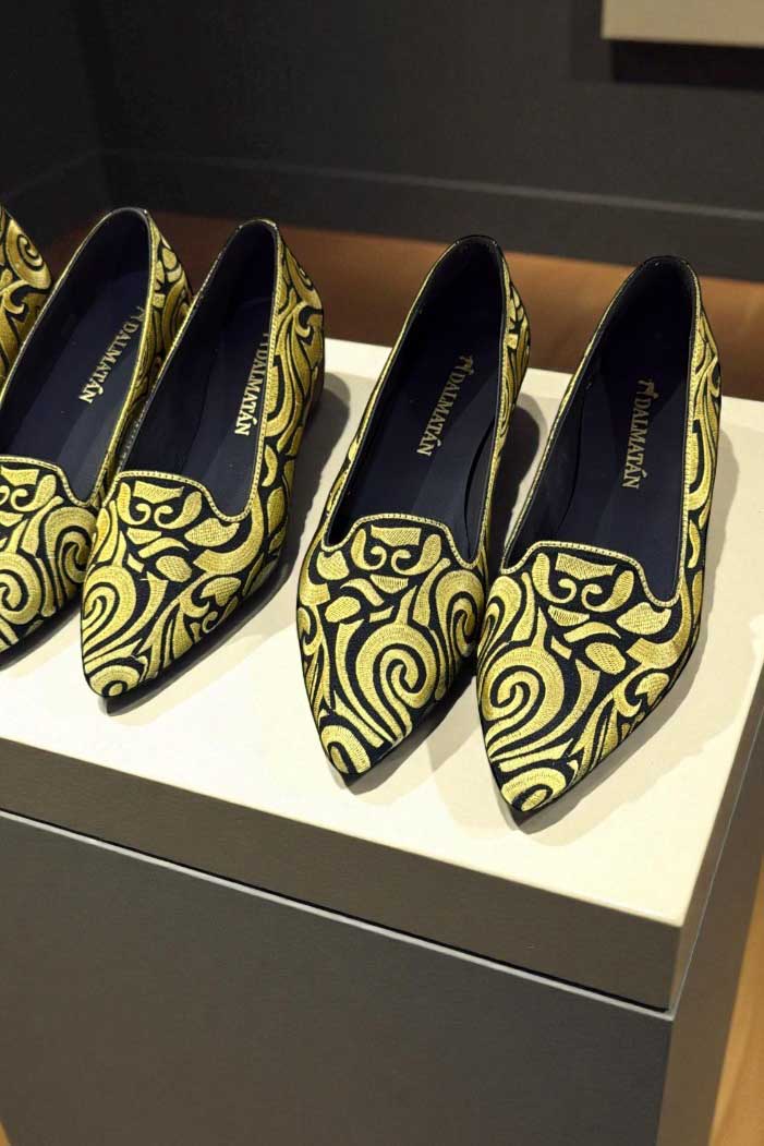 zapato_bordado_dalmatan_mujer_slipper_punta_plano