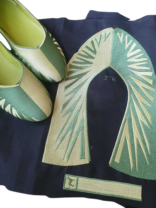 zapatos-dalmatan-bordados-verde-mujer-comodos-Photoroom